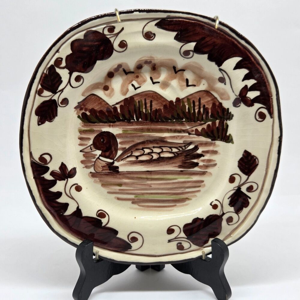 Vietri Field And Stream 8 1/8" Duck On Lake Plate W/Wire Hanger Has Some Crazing